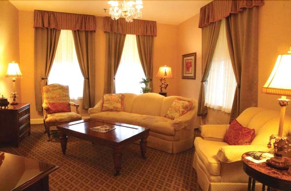 The Martha Washington Inn And Spa 애빙던 외부 사진