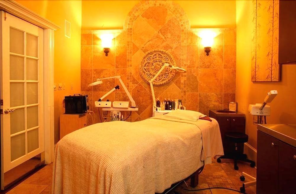 The Martha Washington Inn And Spa 애빙던 외부 사진